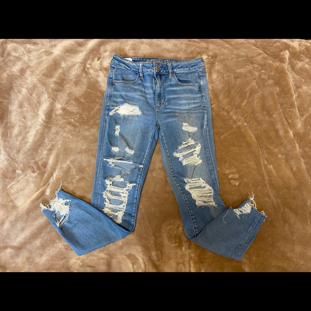 Super Stretch, high rise, American Eagle ripped jeans.